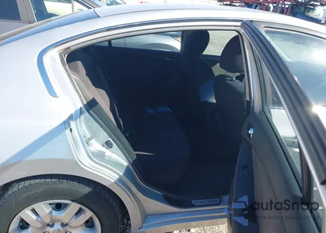 2010 Nissan Altima 2.5 S из США, поврежденный, VIN 1N4AL2AP7AN559610